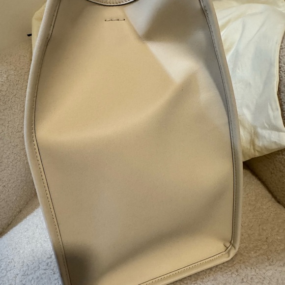 FENDI Sunshine Tote - Picture 5 of 10